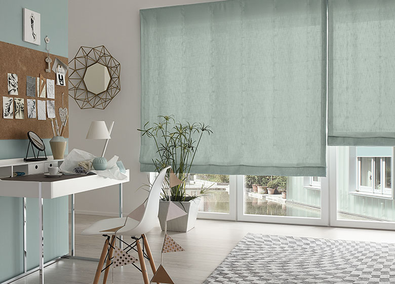 Raffrollo Faltstore Faltrollo - Sichtschutz blickdicht grau grün im Wohnzimmer