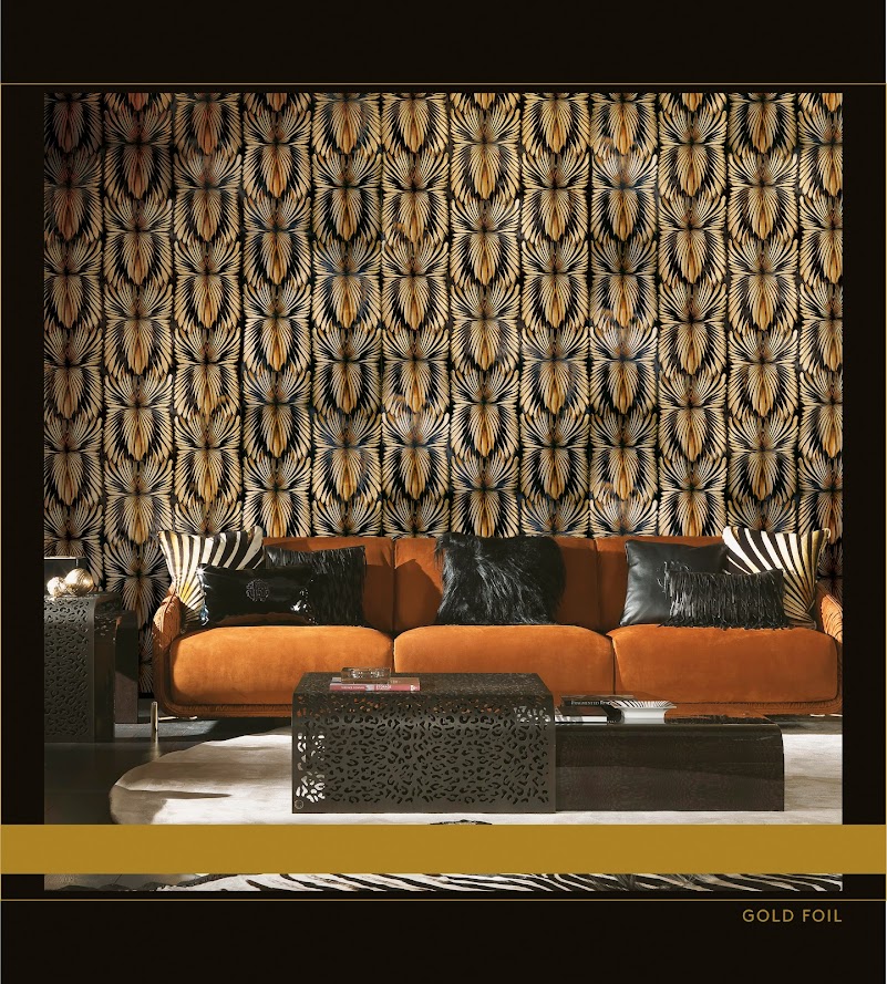 besonders exklusive Tapeten gold Blumen u. Vögel vom Designer aus Italien im Wohnzimmer