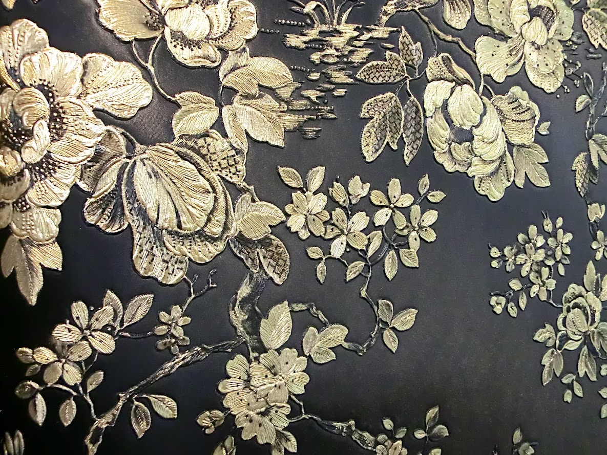exklusives italienisches Tapeten Design schwarz gold Blumen u. Vögel in Berlin kaufen