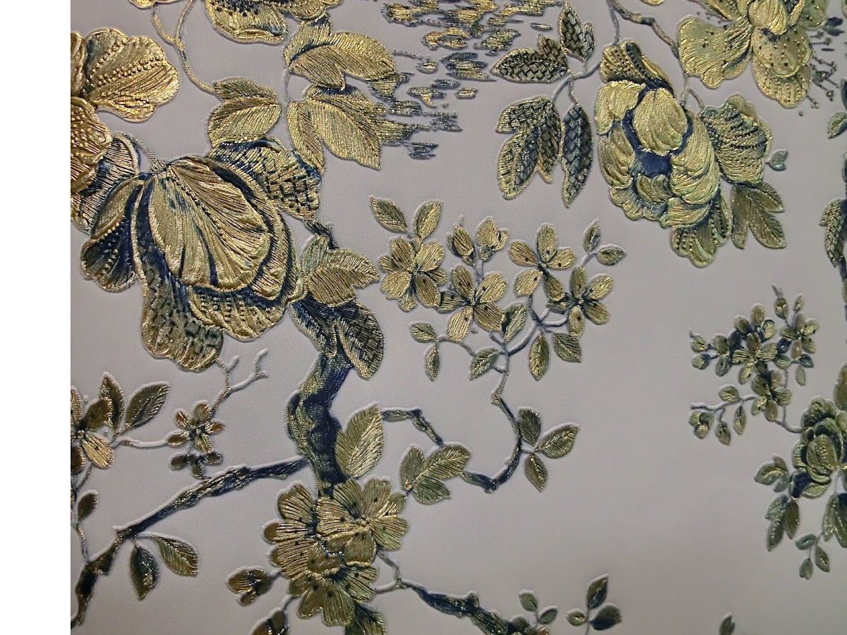 exklusives italienisches Tapeten Design schwarz gold grau Blumen Roberto Cavalli in Berlin kaufen